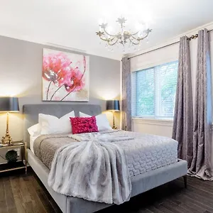 Downtown Luxury Victorian Retreat Toronto