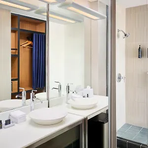Aloft Montreal Airport Hotel Dorval